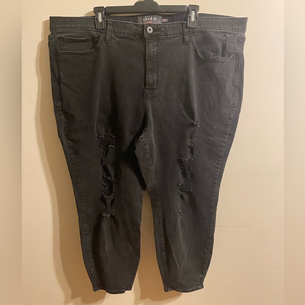 Womens Torrid Sky High‎ Skinny Black Distressed Ankle Capri Jeans Size 26S Short